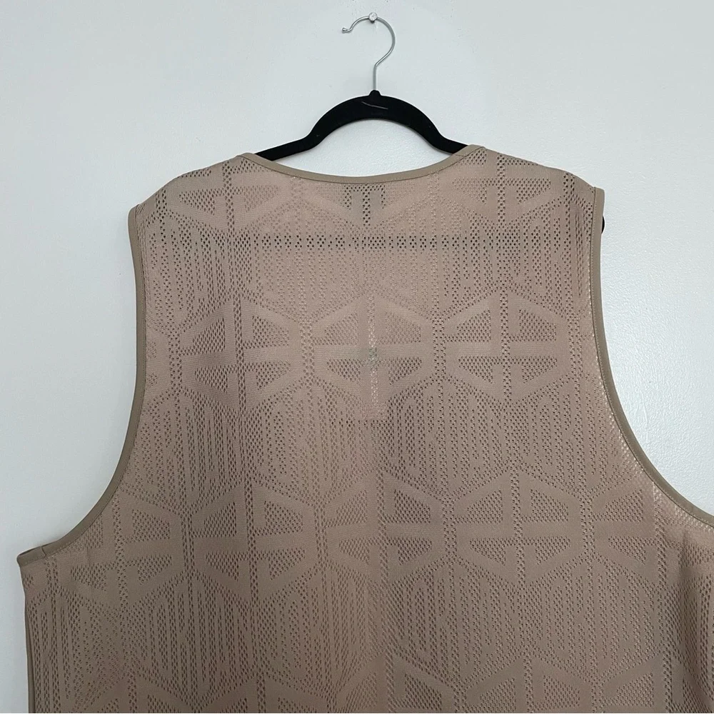 Jordan Men's Essential Vest Desert Camo Size XL